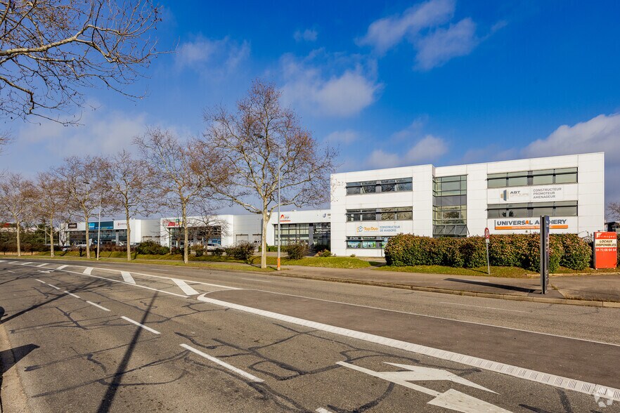 Rue Elisée Reclus, Décines-Charpieu for lease - Building Photo - Image 3 of 3