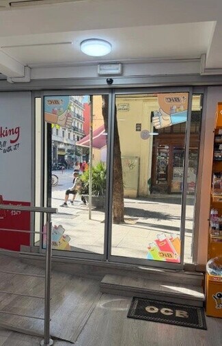 Plus de détails pour Multi-résidentiel à vendre