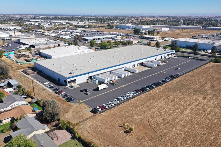 7728 Wilbur Way, Sacramento, CA for lease - Building Photo - Image 2 of 27