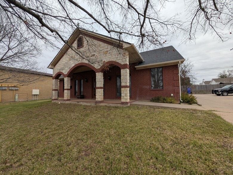 3640 W Waco Dr, Waco, TX for lease - Building Photo - Image 2 of 12