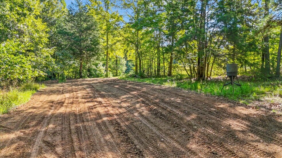 1443 Henderson Rd, Gray Court, SC à vendre - Photo du bâtiment - Image 2 de 11