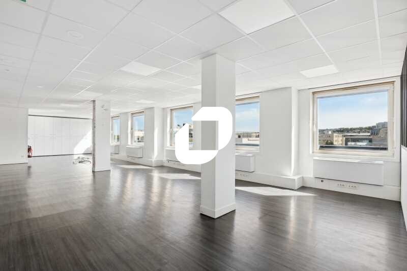 Office in Suresnes for sale Building Photo- Image 1 of 12