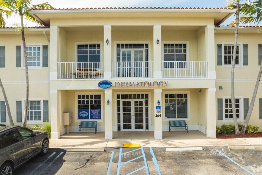 264 NW Peacock Blvd, Port Saint Lucie, FL à louer - Photo du bâtiment - Image 2 de 4