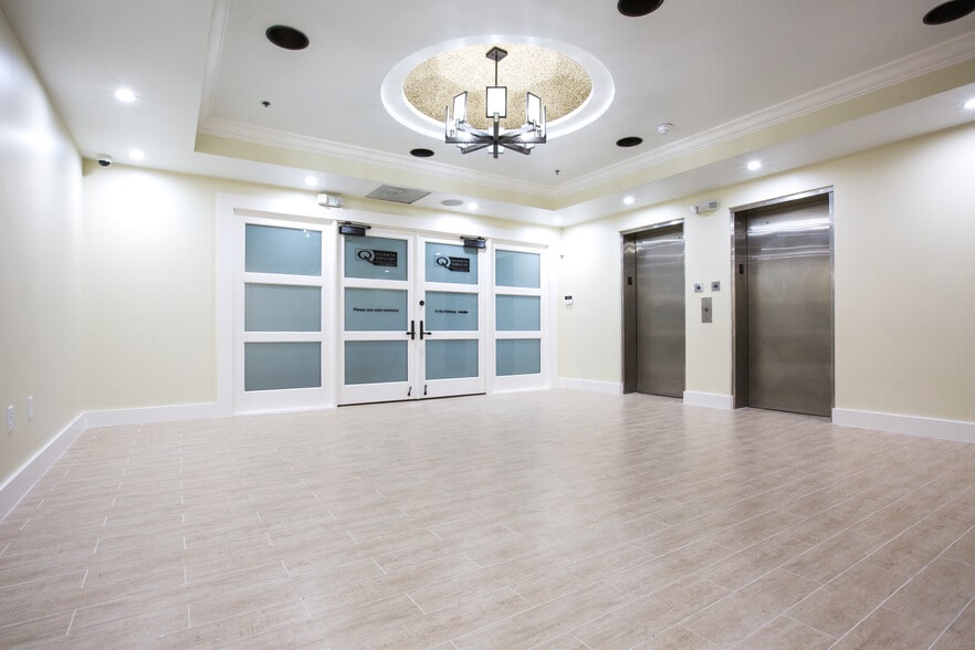 5803 NW 151st St, Miami Lakes, FL à louer - Photo intérieure - Image 2 de 24