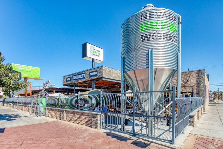 1327 S Main St, Las Vegas, NV for lease - Primary Photo - Image 1 of 11