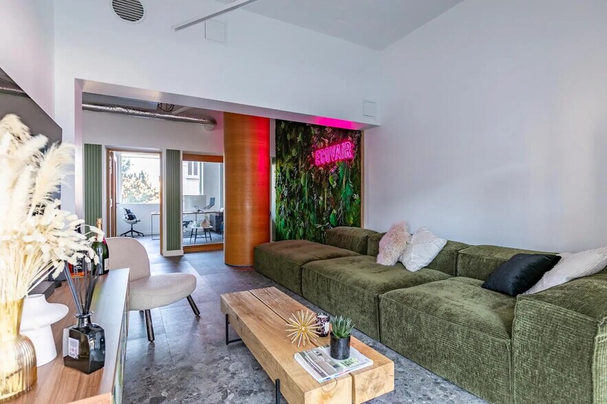 Office in Courbevoie for lease - Building Photo - Image 3 of 17