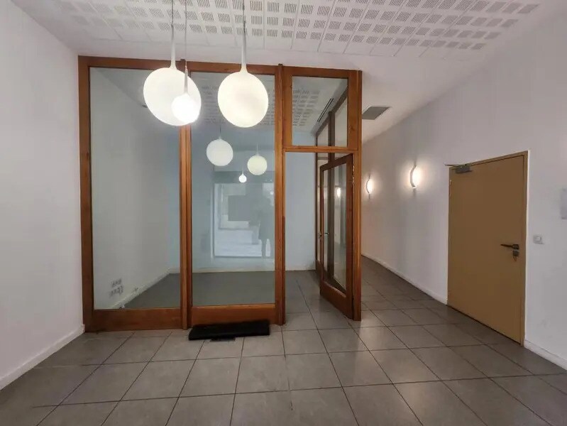 Retail in Montpellier for sale Interior Photo- Image 1 of 13
