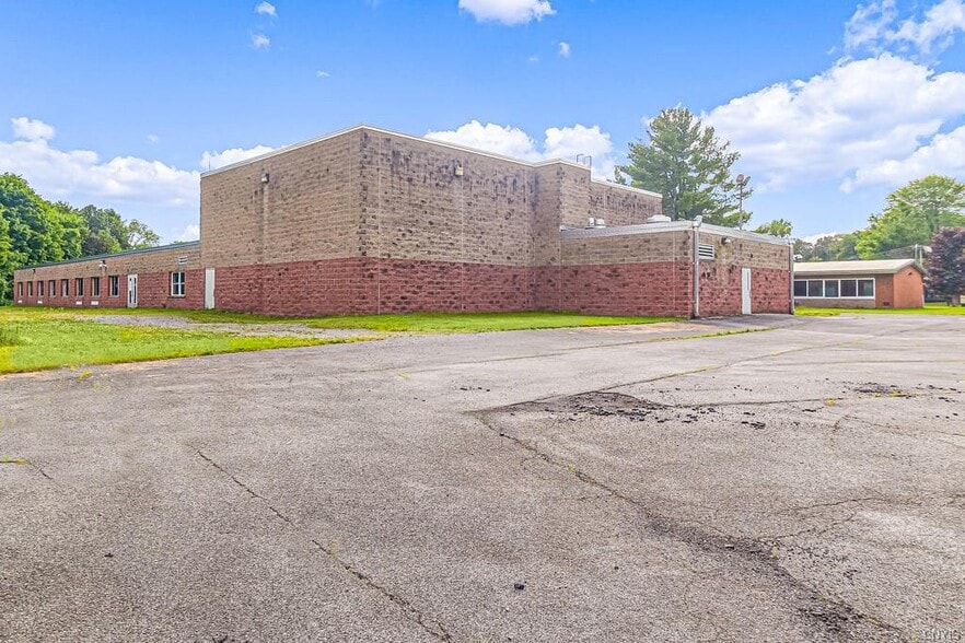 2050 NYS Route 49 S Highway, Blossvale, NY à vendre - Photo du bâtiment - Image 3 de 24