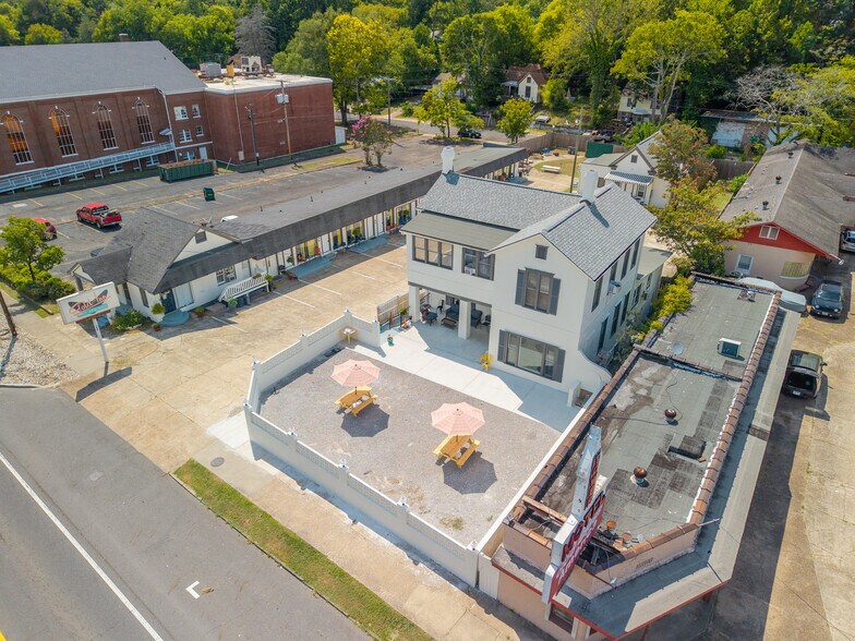 741 Park Ave, Hot Springs, AR à vendre - Photo du bâtiment - Image 1 de 106