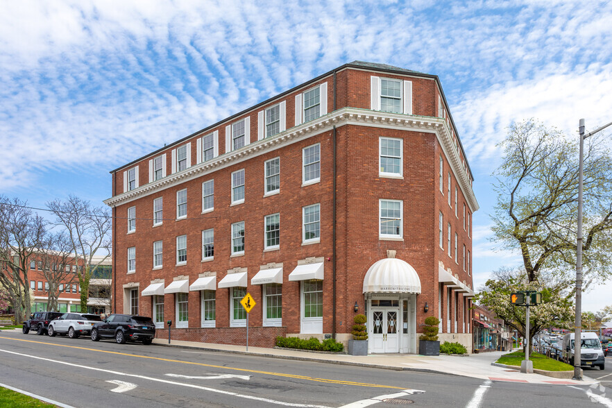 1 E Putnam Ave, Greenwich, CT for lease - Primary Photo - Image 1 of 8