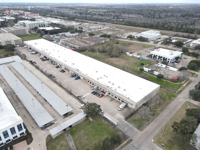1325 S Creek Dr, Houston, TX à louer - Photo du bâtiment - Image 3 de 7