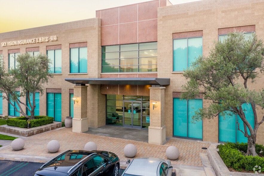 780 Roosevelt Ave, Irvine, CA for lease - Building Photo - Image 3 of 17