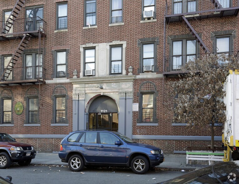1121 Elder Ave, Bronx, NY à vendre - Photo du bâtiment - Image 2 de 4