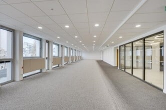 Office in Paris for lease Interior Photo- Image 2 of 7