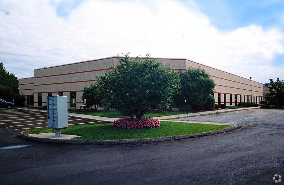 1000 N Opdyke Rd, Auburn Hills, MI for lease - Building Photo - Image 2 of 6