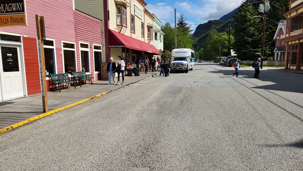 Broadway, Skagway, AK à vendre - Photo du bâtiment - Image 2 de 9