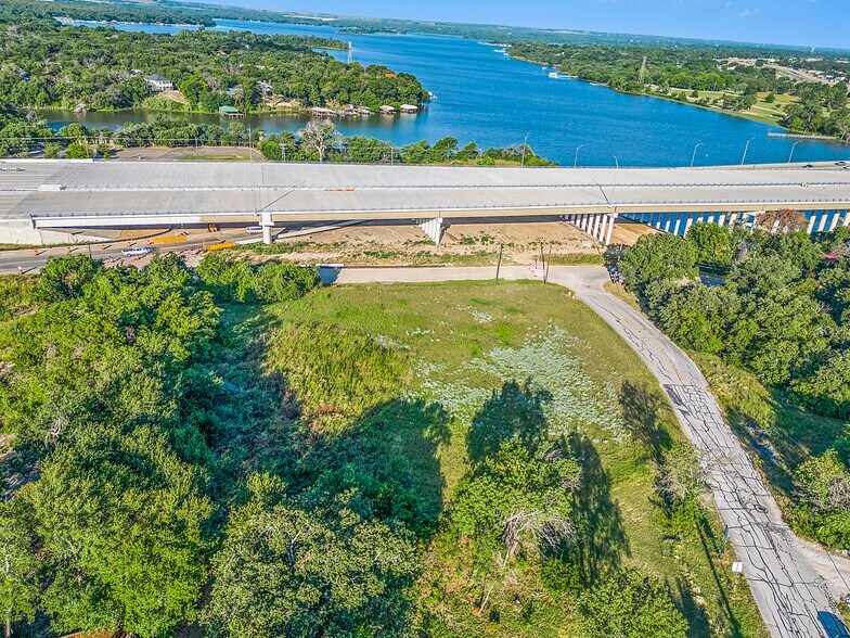 7037 Greenbriar Crescent St, Lake Worth, TX à vendre - Photo du bâtiment - Image 3 de 13