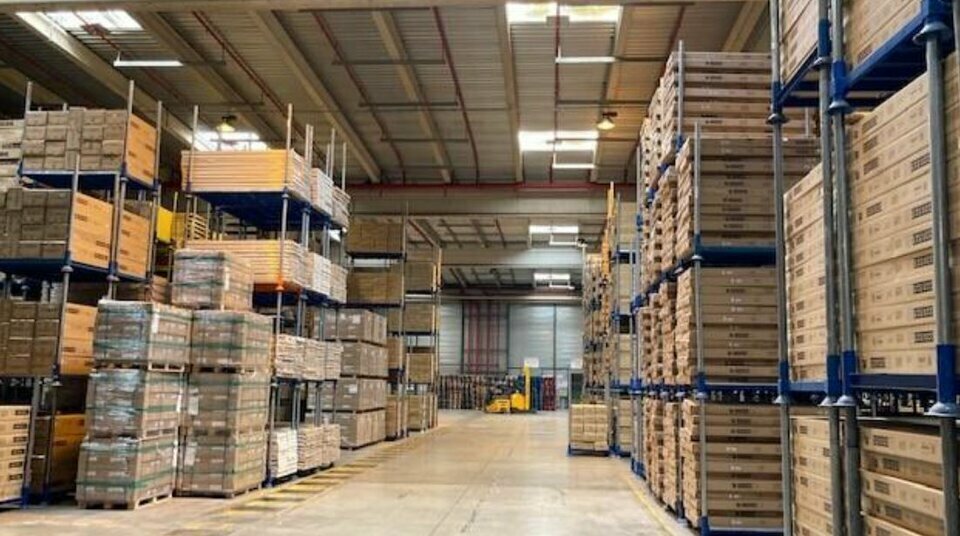 Industrial in Mions for lease - Building Photo - Image 3 of 20