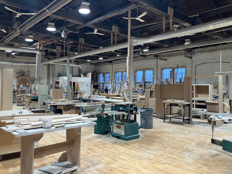 209 Center St, Bridgeport, CT for sale - Building Photo - Image 3 of 36