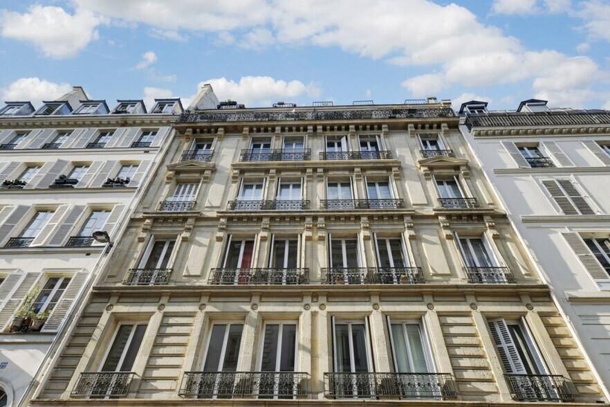 20 Rue Saint-Lazare, Paris for lease - Building Photo - Image 2 of 11