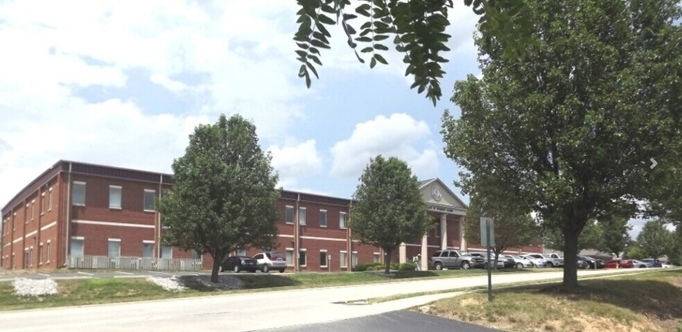 653 Chamberlin Ave, Frankfort, KY à vendre - Photo du bâtiment - Image 2 de 25
