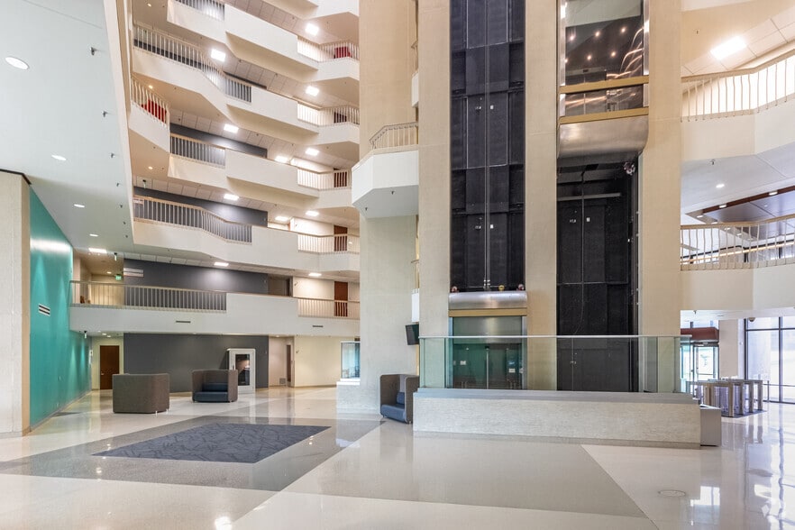 5615 Highpoint Dr, Irving, TX for sale - Lobby - Image 3 of 18