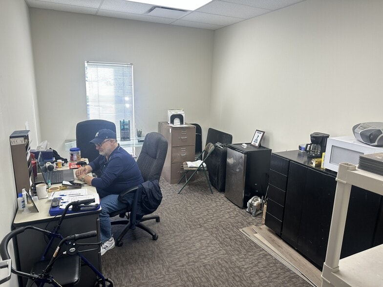 2075 S Valentia St, Denver, CO for lease - Building Photo - Image 2 of 10