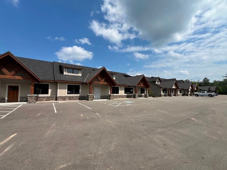 4672 Wilderness Court, Brainerd, MN à louer - Photo du bâtiment - Image 2 de 8