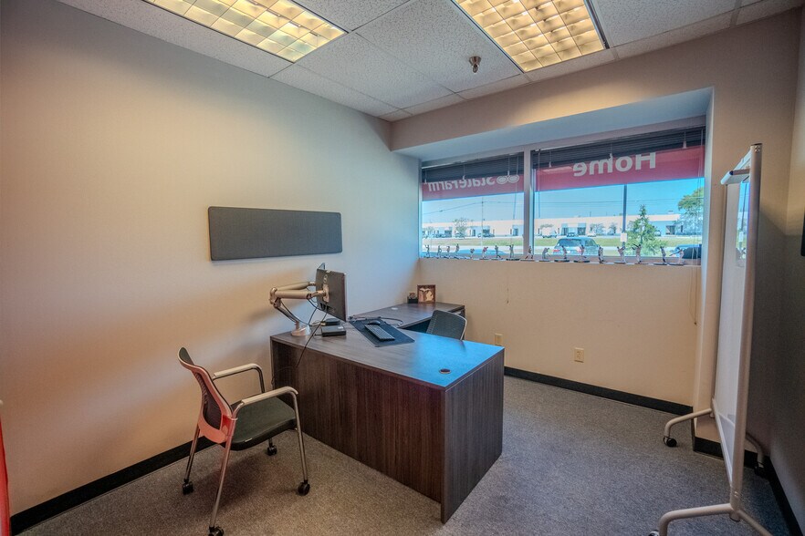 5665 W 79th St, Indianapolis, IN à louer - Photo du bâtiment - Image 3 de 6