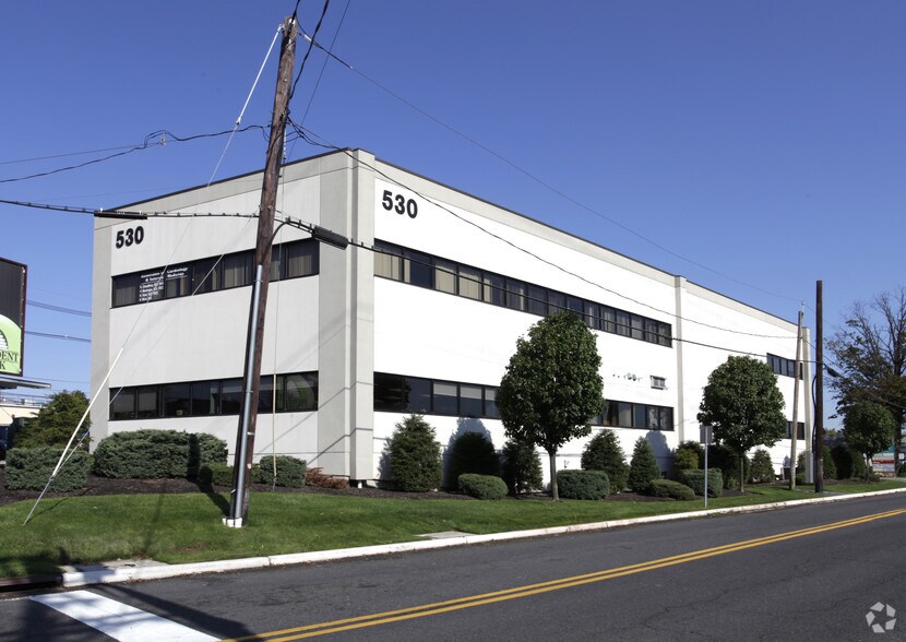 530 Green St, Iselin, NJ à vendre - Photo du bâtiment - Image 2 de 3