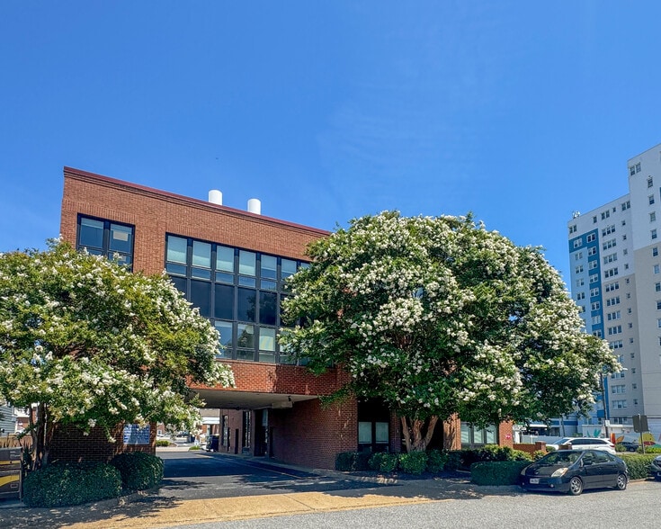 303 34th St, Virginia Beach, VA for lease - Building Photo - Image 2 of 5