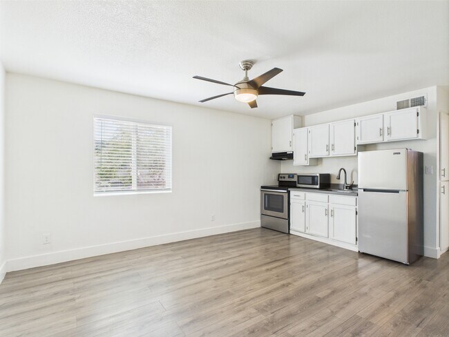 More details for Phoenix MultiFamily Portfolio – Multifamily for Sale, Phoenix, AZ