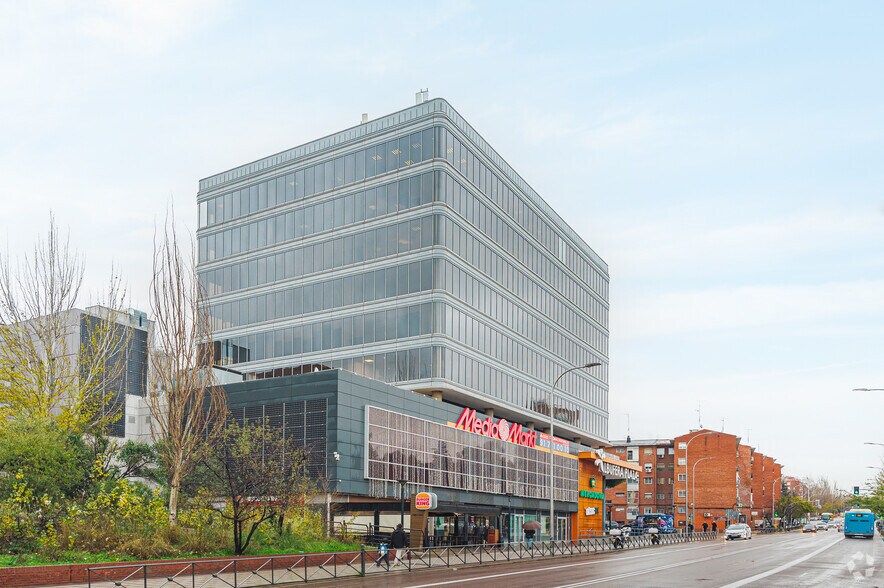 Avenida de la Albufera, 153, Madrid, Madrid à louer - Photo du bâtiment - Image 3 de 11