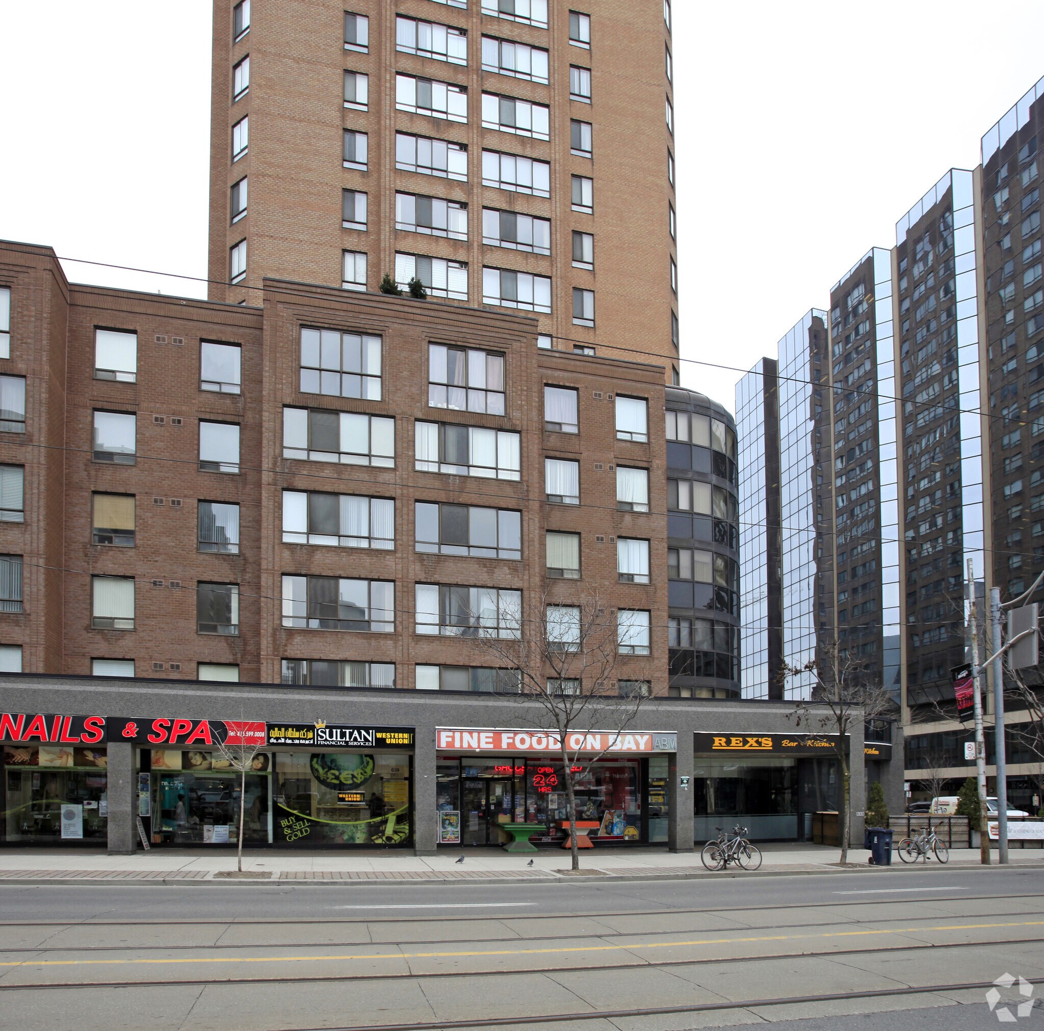 633 Bay St, Toronto, ON à vendre Photo principale- Image 1 de 1