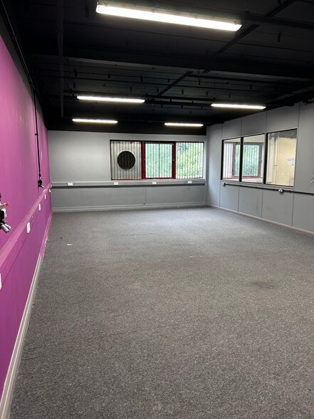 2 Fountain Ln, Cardiff for lease - Interior Photo - Image 2 of 6