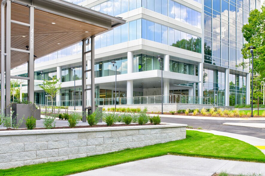 4300 Edwards Mill Rd, Raleigh, NC à louer - Photo du bâtiment - Image 3 de 22