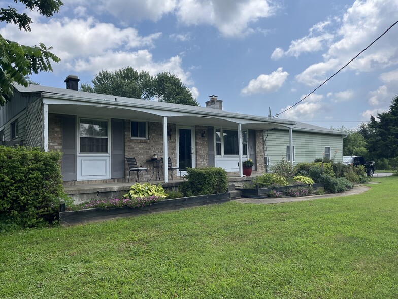 135 Hanover Pike, Hampstead, MD for sale - Building Photo - Image 2 of 15