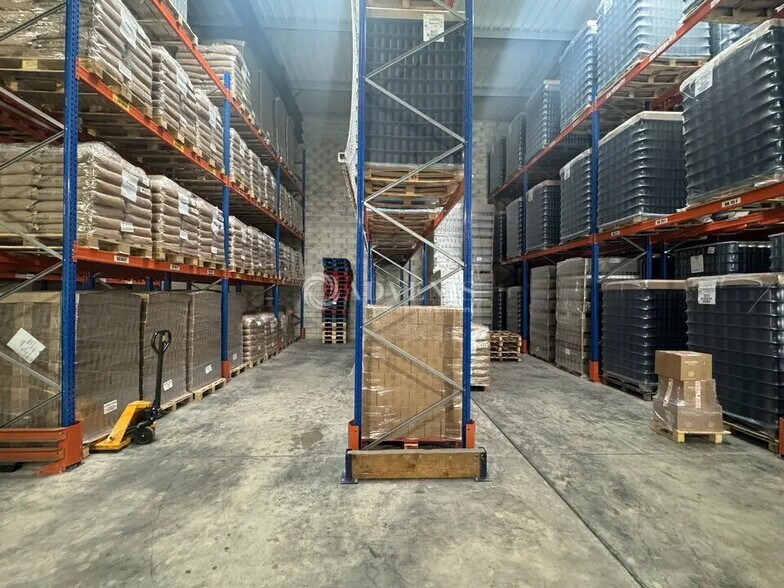 Flex in Gonesse for lease - Building Photo - Image 3 of 9