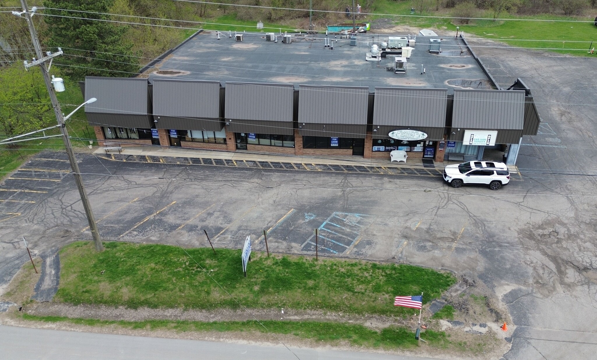 1575-1605 S Ortonville Rd, Ortonville, MI à louer Photo du bâtiment- Image 1 de 5