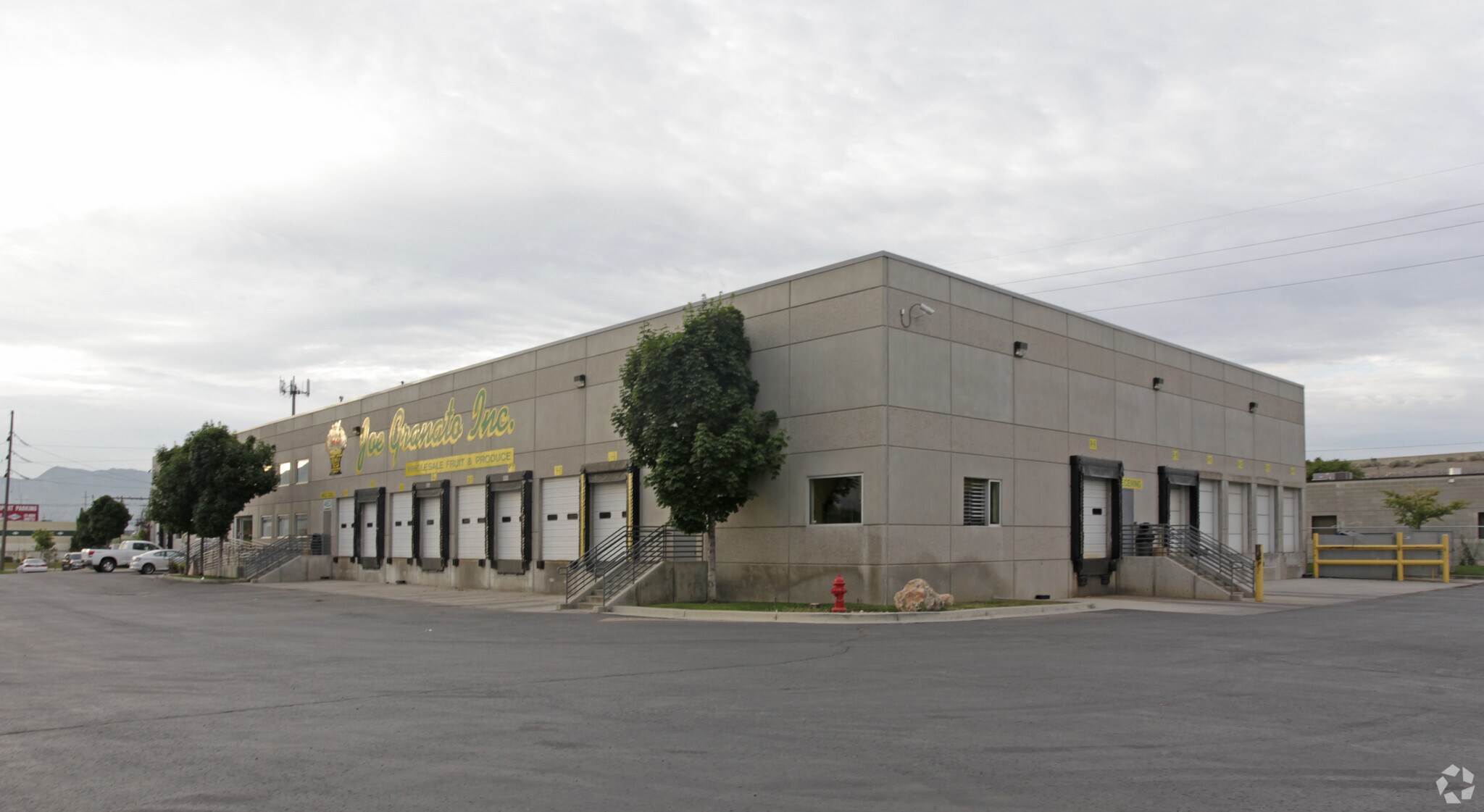 Orange Street Industrial portefeuille de 2 propriétés à vendre sur LoopNet.ca Photo principale- Image 1 de 27