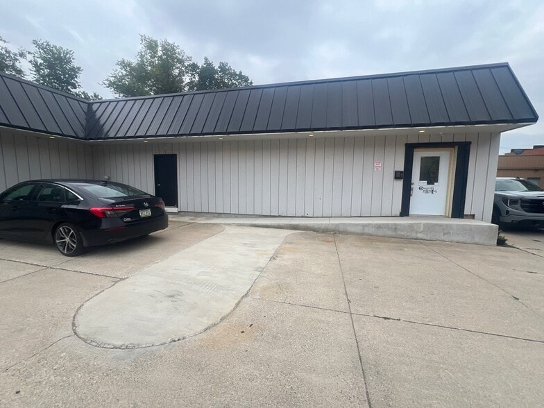 123 1st St SE, Mason City, IA à vendre - Photo du bâtiment - Image 2 de 17