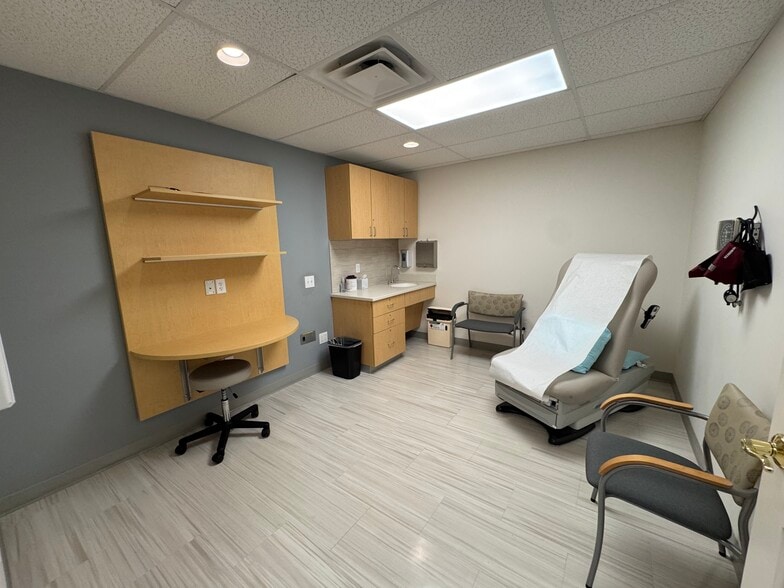 5 Durham Rd, Guilford, CT for lease - Interior Photo - Image 3 of 16