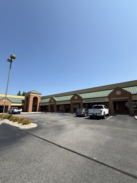 600 E Main St, Radford, VA à louer - Photo du bâtiment - Image 2 de 15