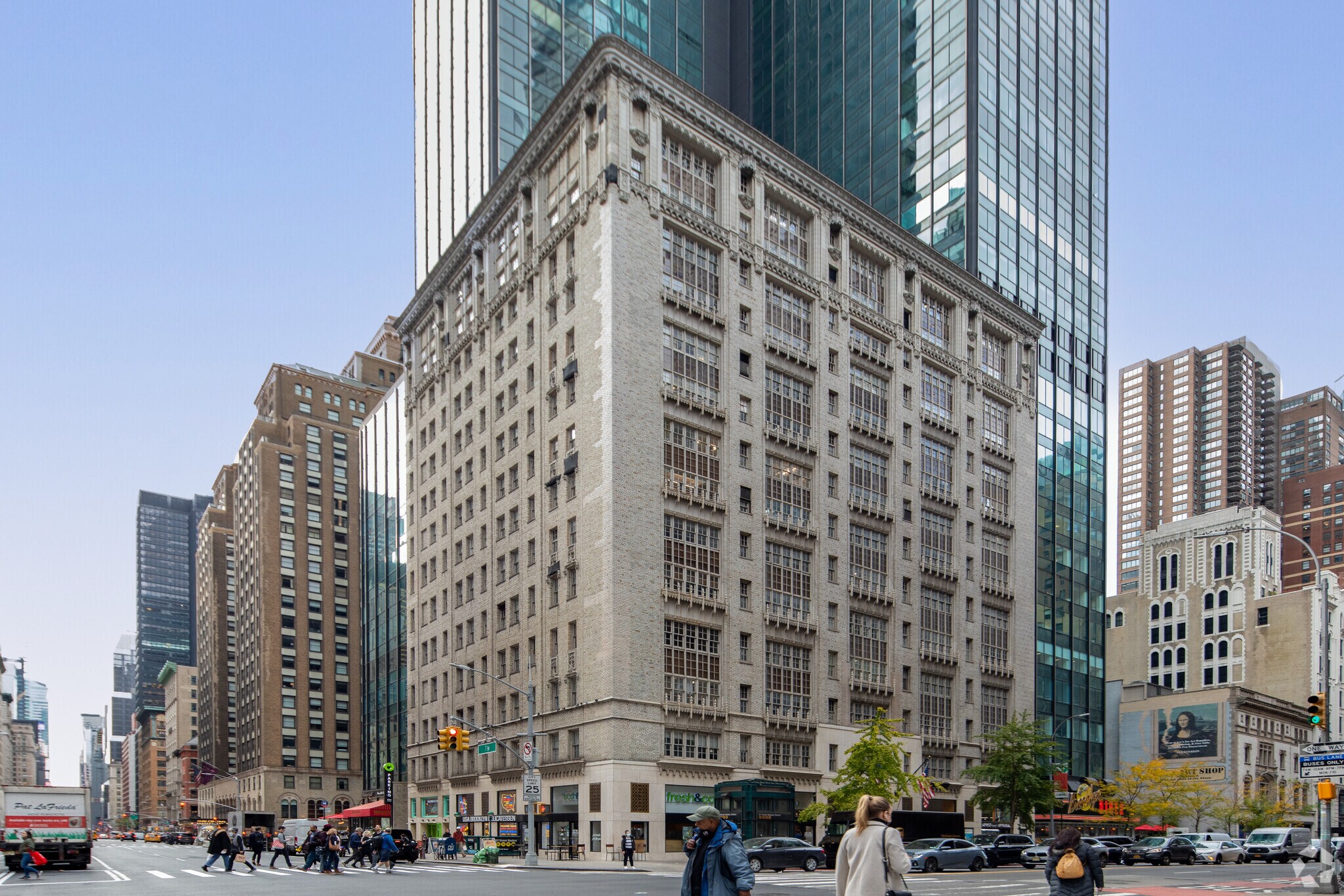 200 W 57th St, New York, NY à louer Photo du bâtiment- Image 1 de 6