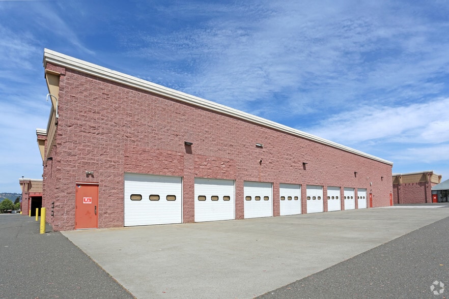 8400 Edgewater Dr, Oakland, CA for sale - Building Photo - Image 2 of 7