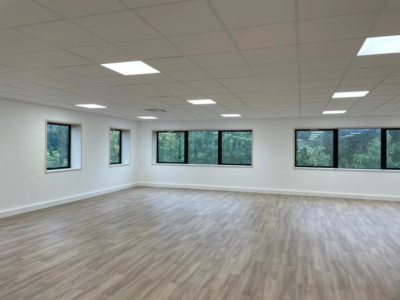 Office in Rosny-sous-Bois for lease Interior Photo- Image 1 of 7