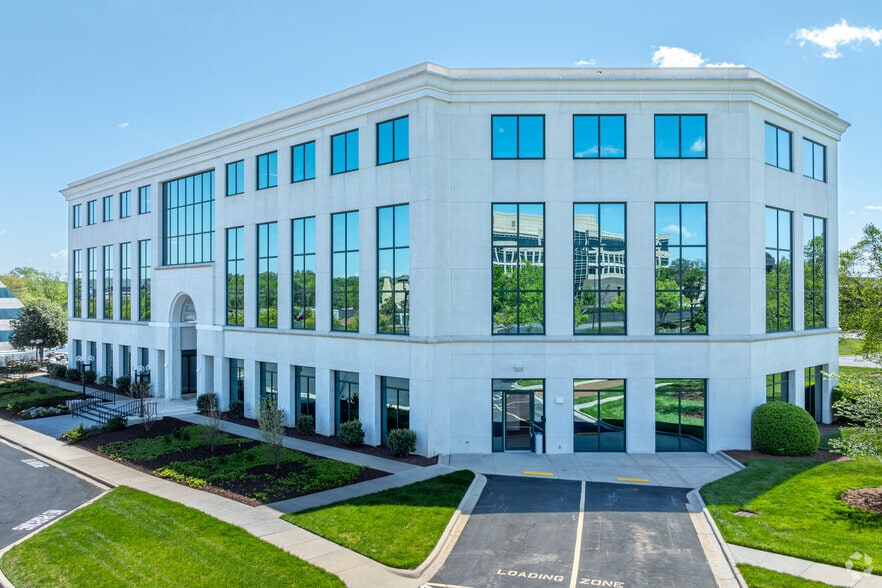 9144 Arrowpoint Blvd, Charlotte, NC for sale - Primary Photo - Image 1 of 21