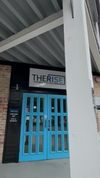 204 S Austin St, Seguin, TX à vendre - Vidéo sur l’inscription commerciale - Image 2 de 46