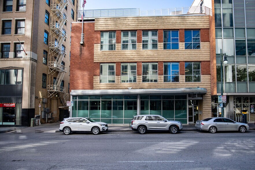 111 W 6th St, Austin, TX for lease - Building Photo - Image 1 of 21