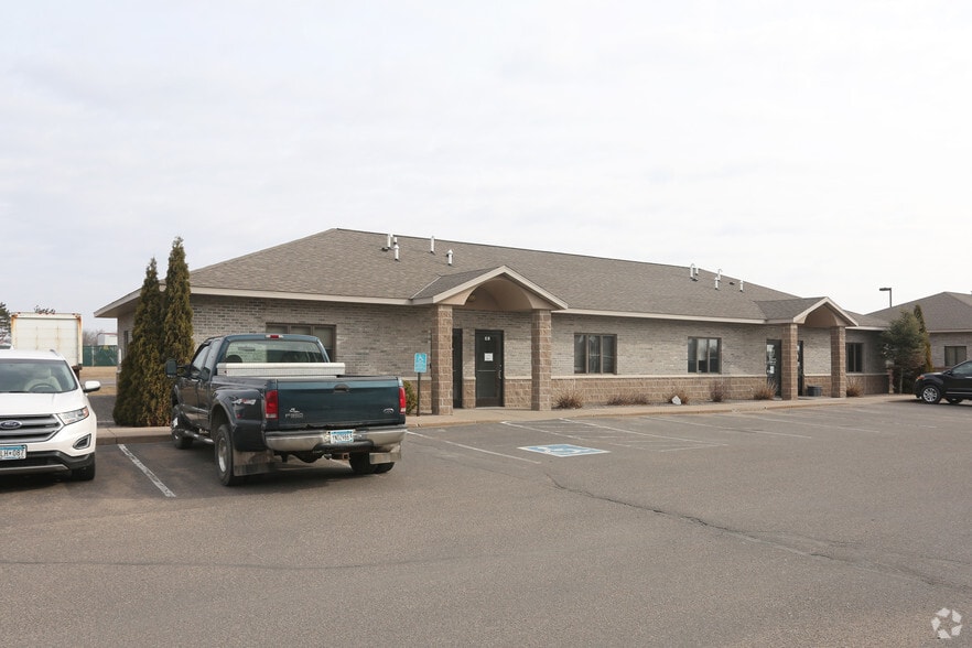 Towns Edge Business Center portfolio of 5 properties for sale on LoopNet.ca - Primary Photo - Image 2 of 4